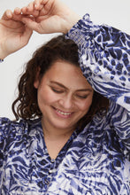 Load image into Gallery viewer, 2604- V Neck Blouse w/ Elasticated Cuff- Lavender- Fransa Plus